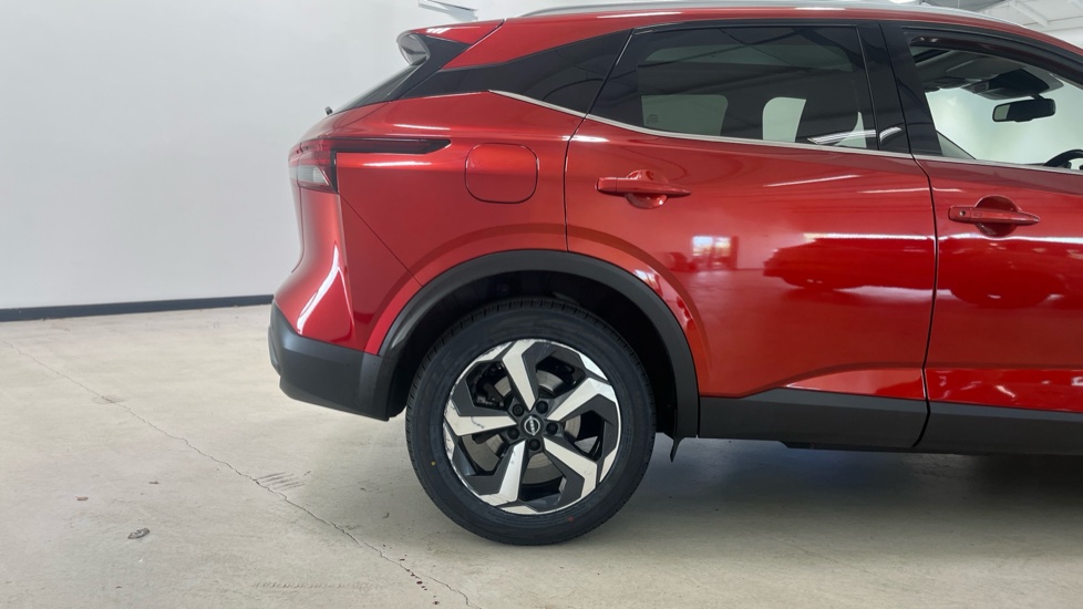 Nissan Qashqai 1.3 DiG-T MH N-Connecta 5dr Petrol Hatchback - Image 7