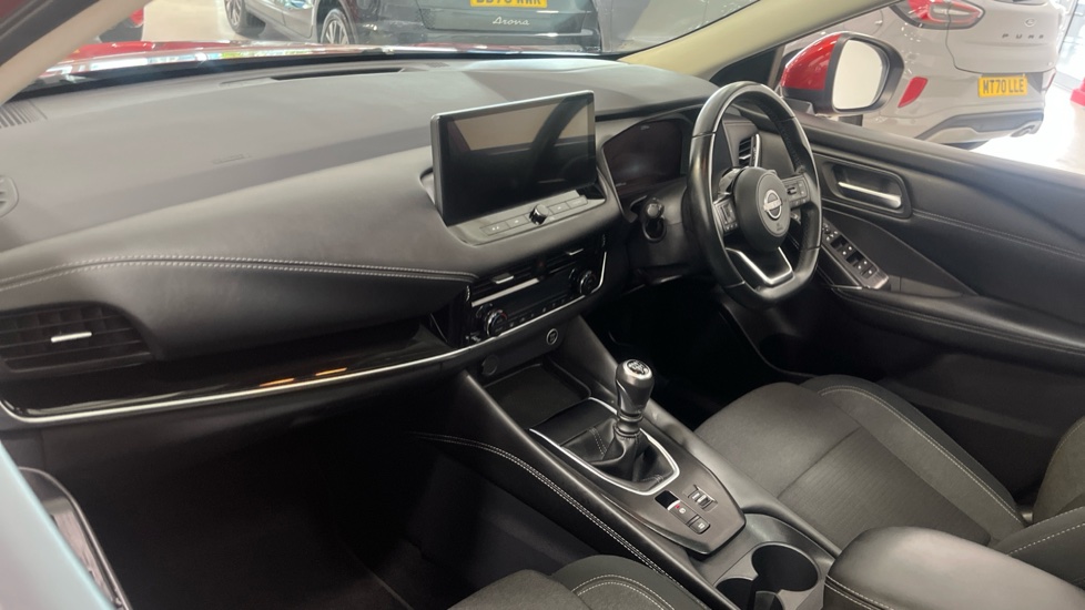 Nissan Qashqai 1.3 DiG-T MH N-Connecta 5dr Petrol Hatchback - Image 9