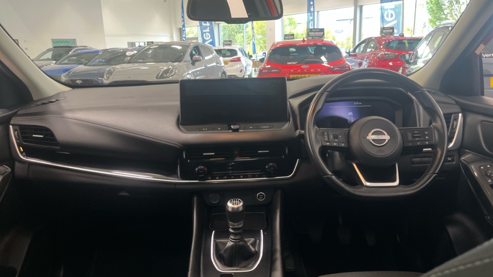 Nissan Qashqai 1.3 DiG-T MH N-Connecta 5dr Petrol Hatchback - Image 10