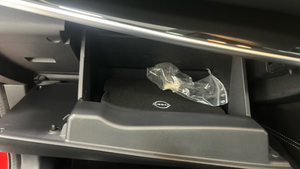 Nissan Qashqai 1.3 DiG-T MH N-Connecta 5dr Petrol Hatchback - Image 19