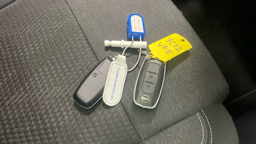 Nissan Qashqai 1.3 DiG-T MH N-Connecta 5dr Petrol Hatchback - Image 20