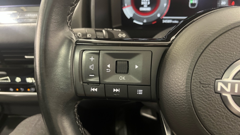 Nissan Qashqai 1.3 DiG-T MH N-Connecta 5dr Petrol Hatchback - Image 21