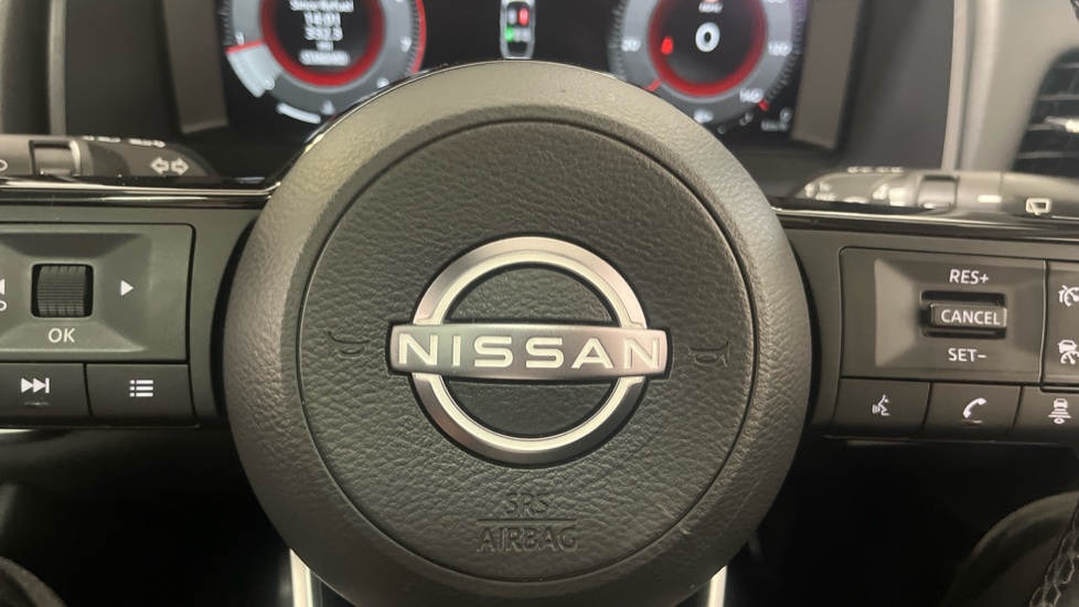 Nissan Qashqai 1.3 DiG-T MH N-Connecta 5dr Petrol Hatchback - Image 22