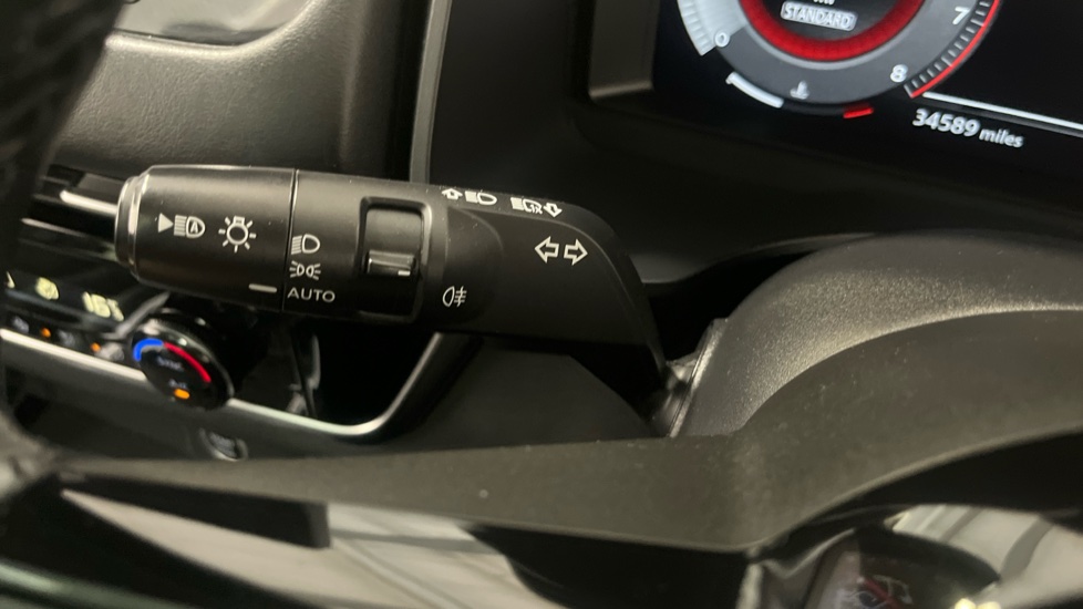 Nissan Qashqai 1.3 DiG-T MH N-Connecta 5dr Petrol Hatchback - Image 27