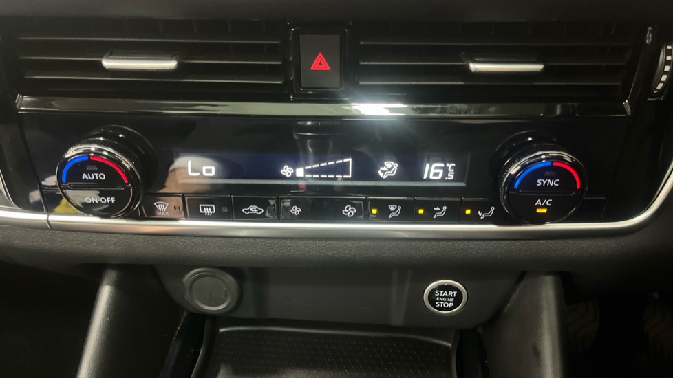 Nissan Qashqai 1.3 DiG-T MH N-Connecta 5dr Petrol Hatchback - Image 37