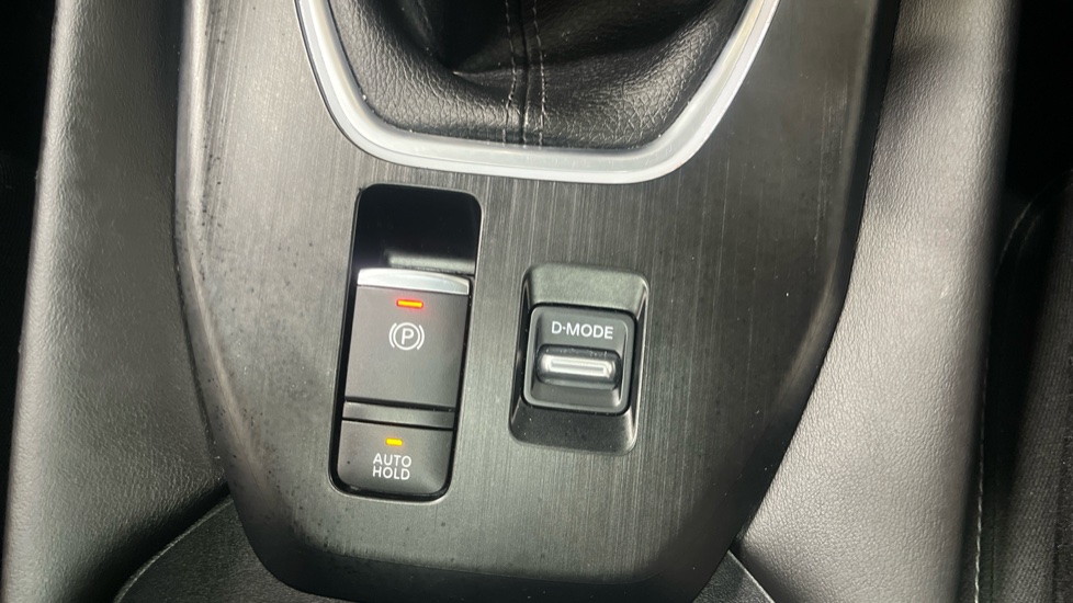 Nissan Qashqai 1.3 DiG-T MH N-Connecta 5dr Petrol Hatchback - Image 38