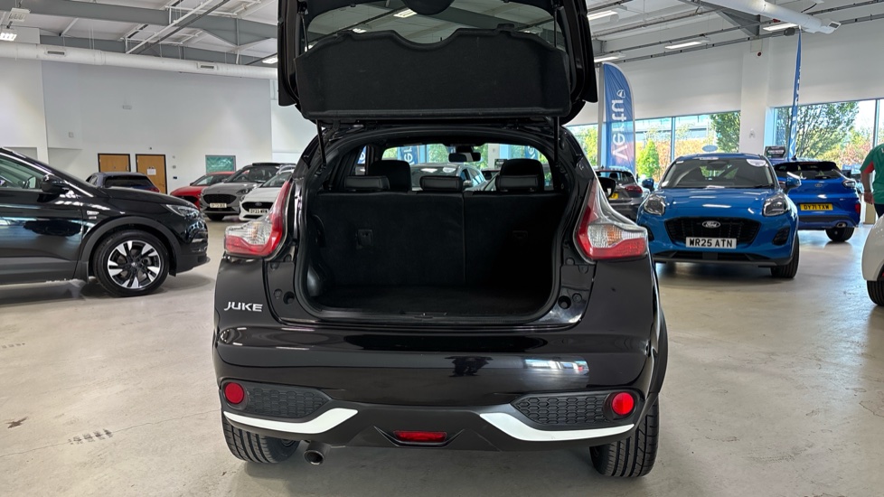 Nissan Juke 1.6 DiG-T N-Connecta 5dr Petrol Hatchback - Image 4