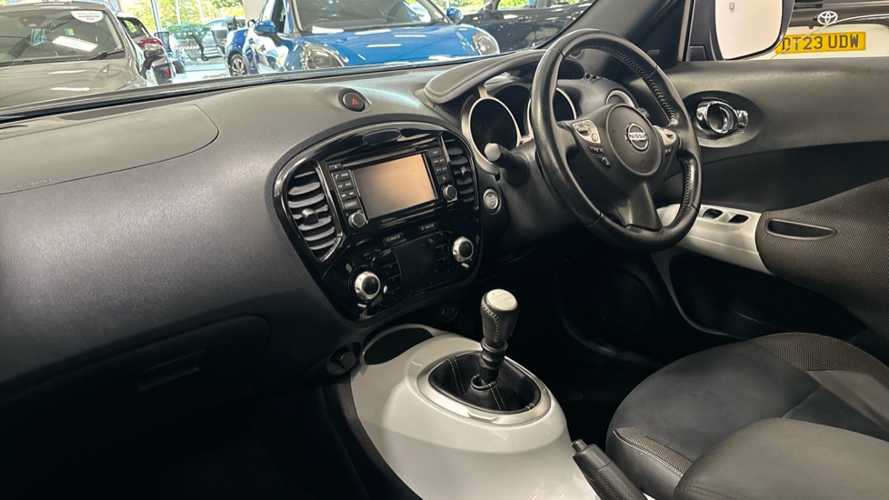 Nissan Juke 1.6 DiG-T N-Connecta 5dr Petrol Hatchback - Image 9