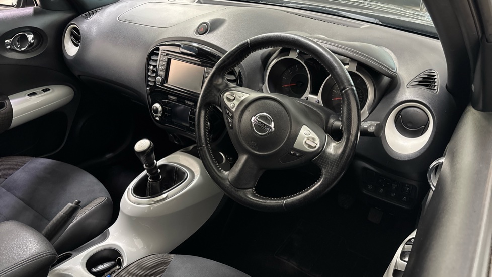Nissan Juke 1.6 DiG-T N-Connecta 5dr Petrol Hatchback - Image 11