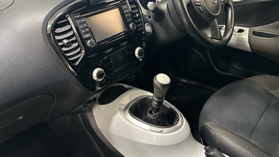 Nissan Juke 1.6 DiG-T N-Connecta 5dr Petrol Hatchback - Image 13