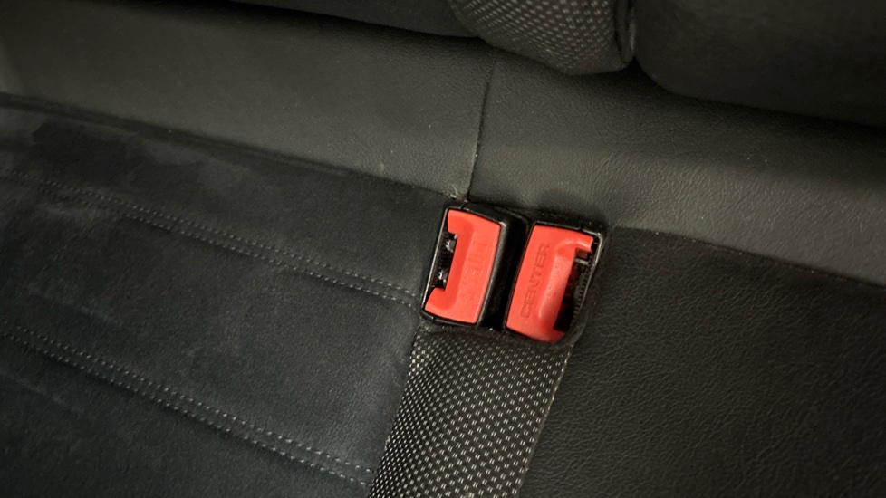 Nissan Juke 1.6 DiG-T N-Connecta 5dr Petrol Hatchback - Image 17