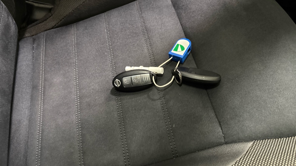 Nissan Juke 1.6 DiG-T N-Connecta 5dr Petrol Hatchback - Image 20