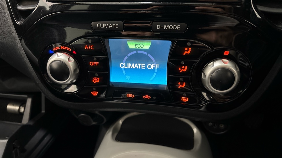 Nissan Juke 1.6 DiG-T N-Connecta 5dr Petrol Hatchback - Image 28