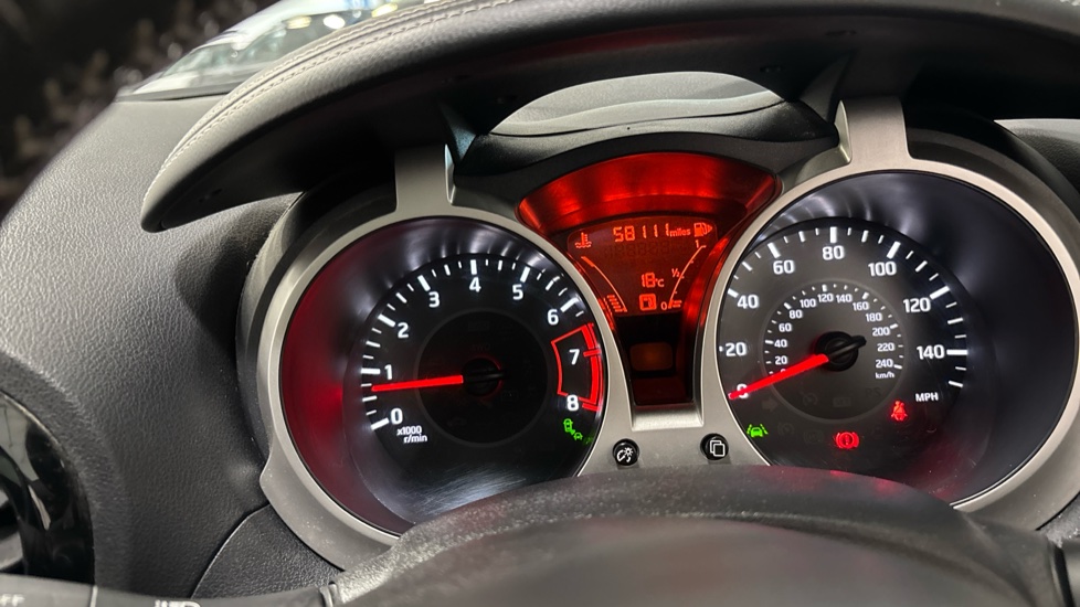 Nissan Juke 1.6 DiG-T N-Connecta 5dr Petrol Hatchback - Image 31