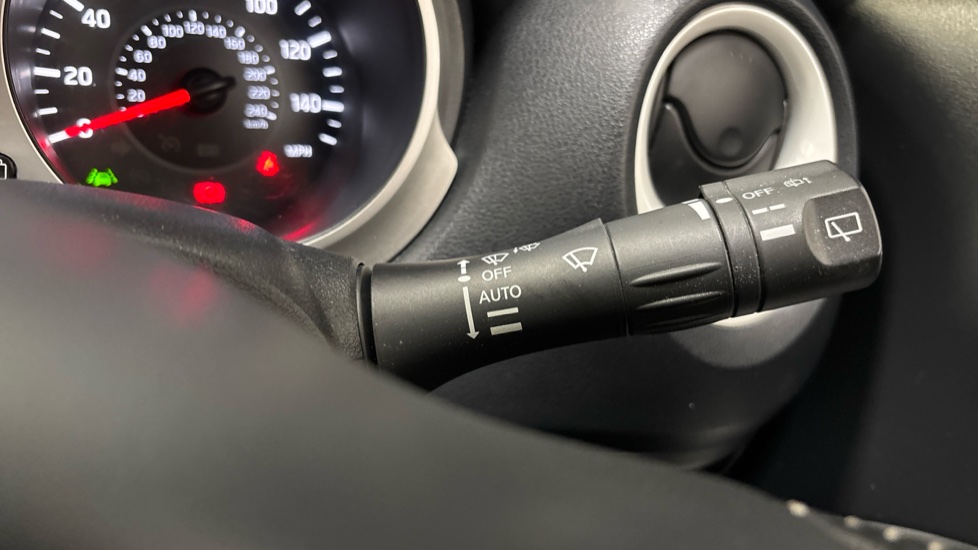 Nissan Juke 1.6 DiG-T N-Connecta 5dr Petrol Hatchback - Image 32