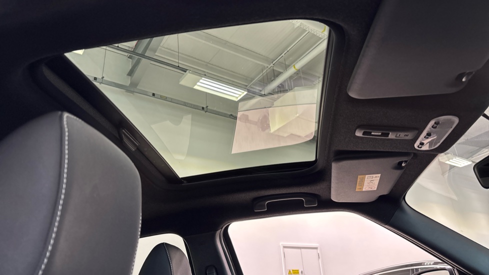 Nissan Juke 1.6 DiG-T N-Connecta 5dr Petrol Hatchback - Image 38