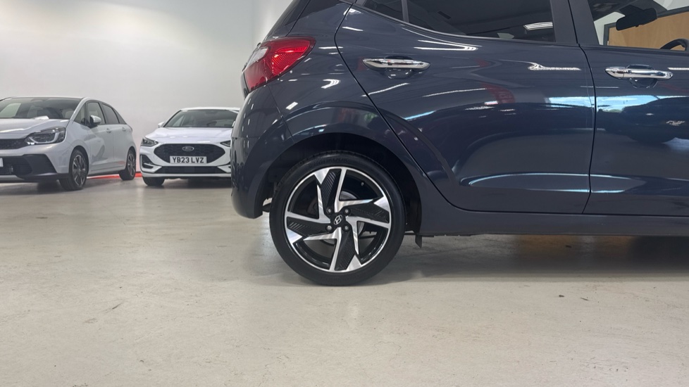 Hyundai i10 1.2 MPi Premium 5dr Auto Petrol Hatchback - Image 7