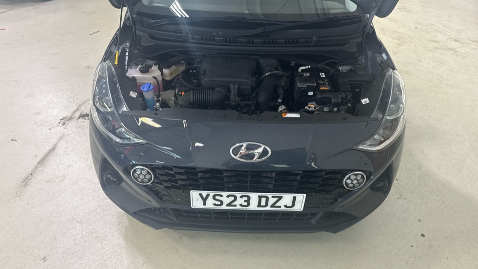 Hyundai i10 1.2 MPi Premium 5dr Auto Petrol Hatchback - Image 8