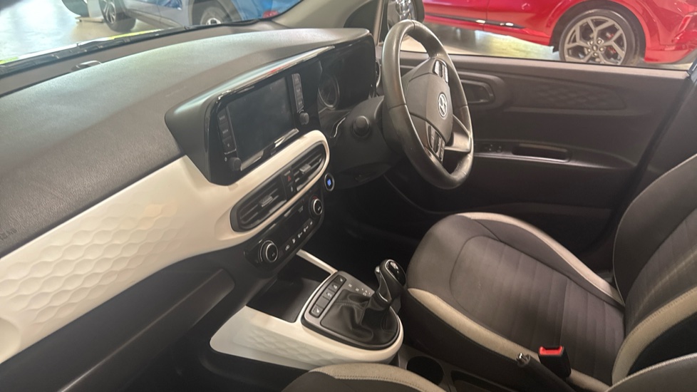 Hyundai i10 1.2 MPi Premium 5dr Auto Petrol Hatchback - Image 9