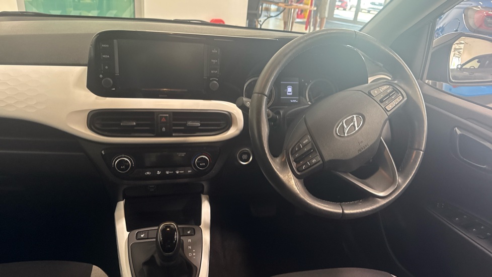 Hyundai i10 1.2 MPi Premium 5dr Auto Petrol Hatchback - Image 10