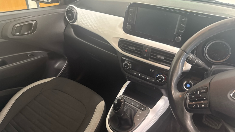 Hyundai i10 1.2 MPi Premium 5dr Auto Petrol Hatchback - Image 14