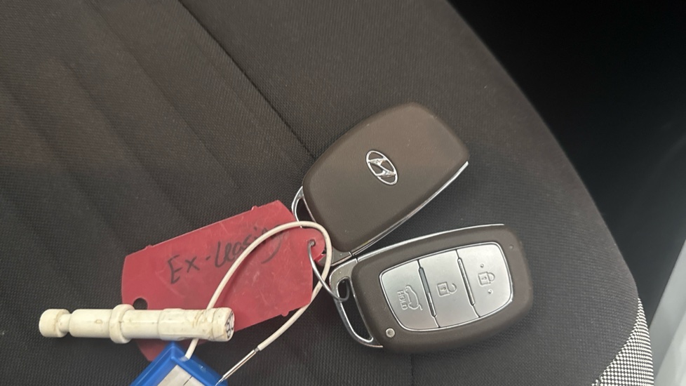 Hyundai i10 1.2 MPi Premium 5dr Auto Petrol Hatchback - Image 20