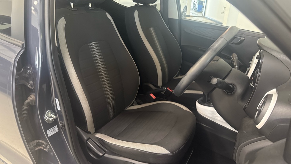 Hyundai i10 1.2 MPi Premium 5dr Auto Petrol Hatchback - Image 38