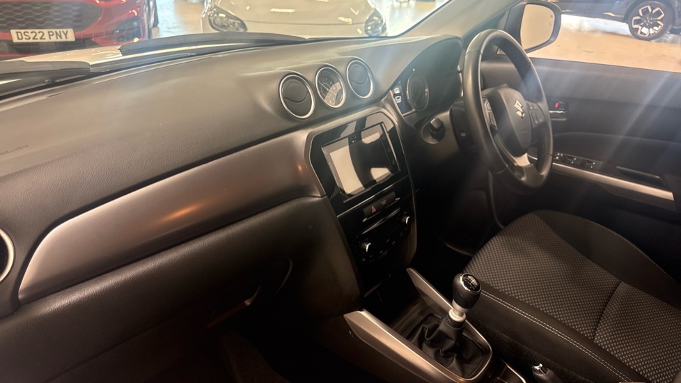 Suzuki Vitara 1.4 Boosterjet 48V Hybrid SZ-T 5dr Petrol Estate - Image 9