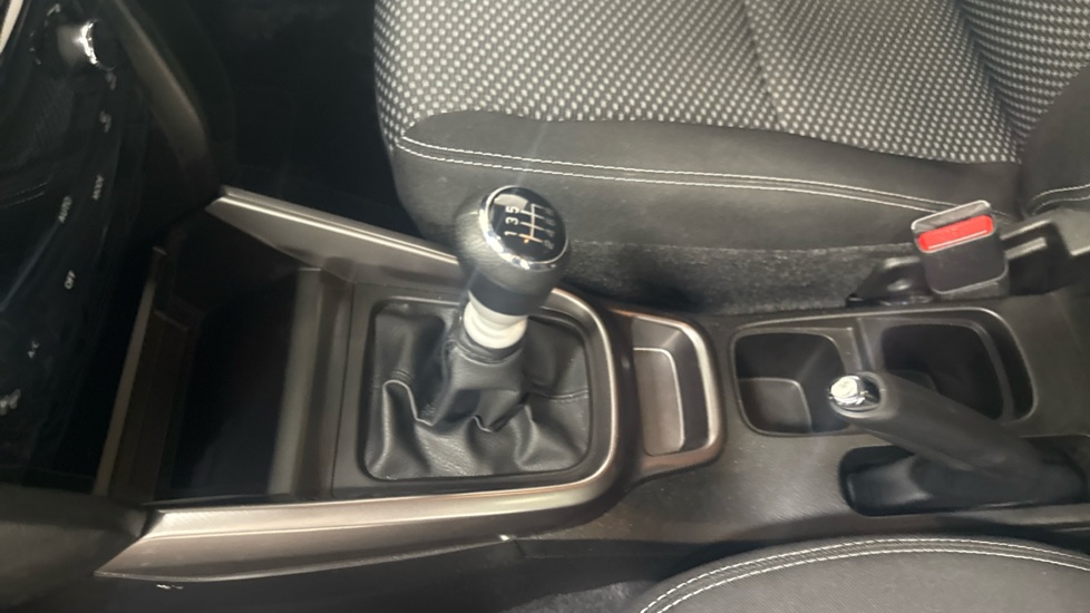 Suzuki Vitara 1.4 Boosterjet 48V Hybrid SZ-T 5dr Petrol Estate - Image 13