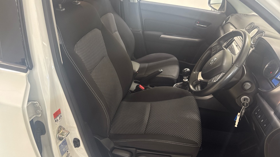 Suzuki Vitara 1.4 Boosterjet 48V Hybrid SZ-T 5dr Petrol Estate - Image 51
