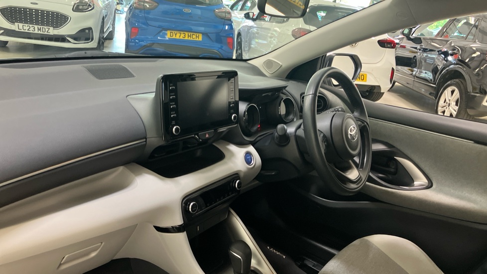 Toyota Yaris 1.5 Hybrid Excel 5dr CVT Hybrid Hatchback - Image 9