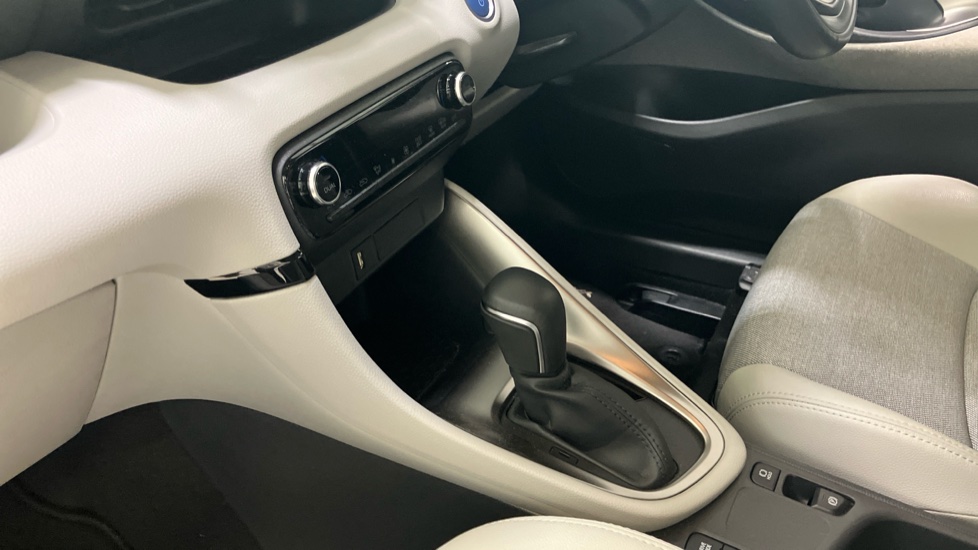 Toyota Yaris 1.5 Hybrid Excel 5dr CVT Hybrid Hatchback - Image 13