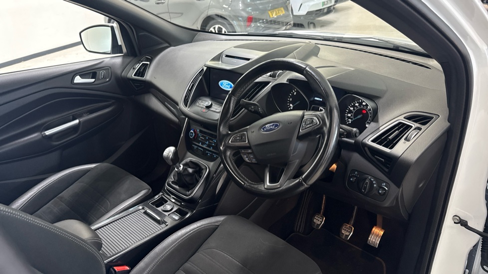 Ford Kuga 2.0 TDCi 180 ST-Line 5dr Diesel Estate - Image 11