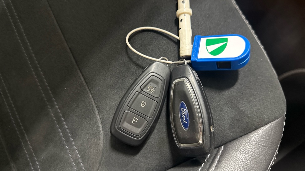 Ford Kuga 2.0 TDCi 180 ST-Line 5dr Diesel Estate - Image 19