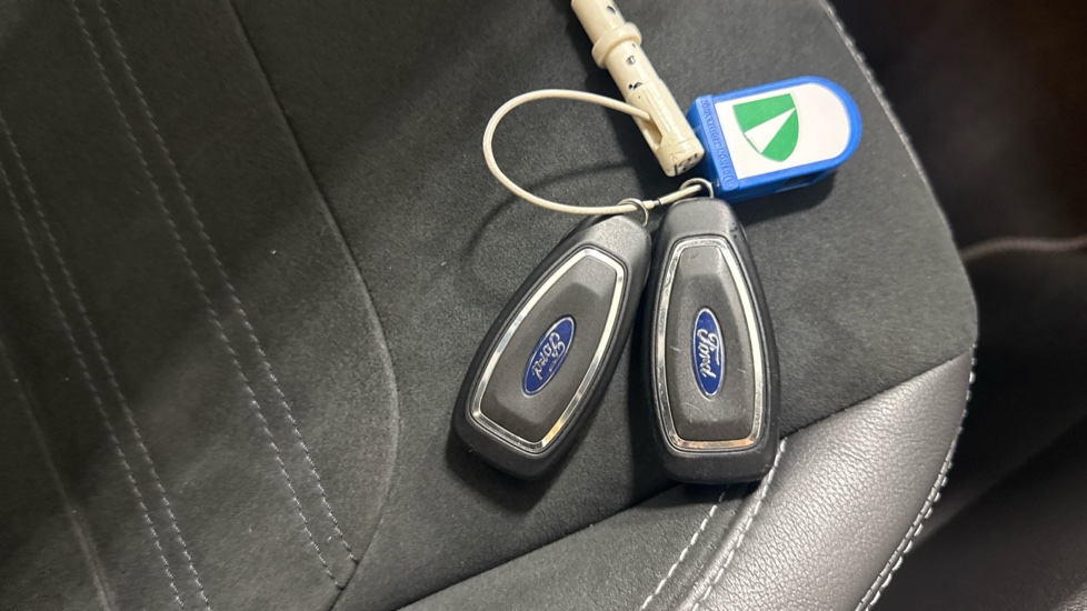 Ford Kuga 2.0 TDCi 180 ST-Line 5dr Diesel Estate - Image 20