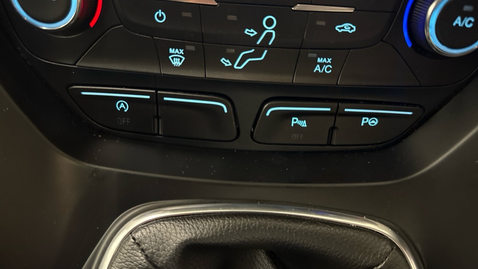Ford Kuga 2.0 TDCi 180 ST-Line 5dr Diesel Estate - Image 31