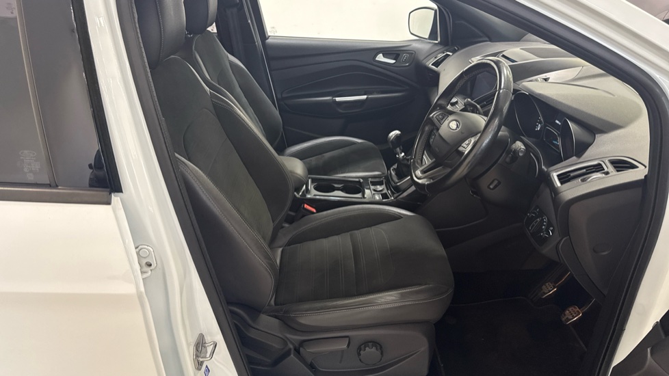 Ford Kuga 2.0 TDCi 180 ST-Line 5dr Diesel Estate - Image 48