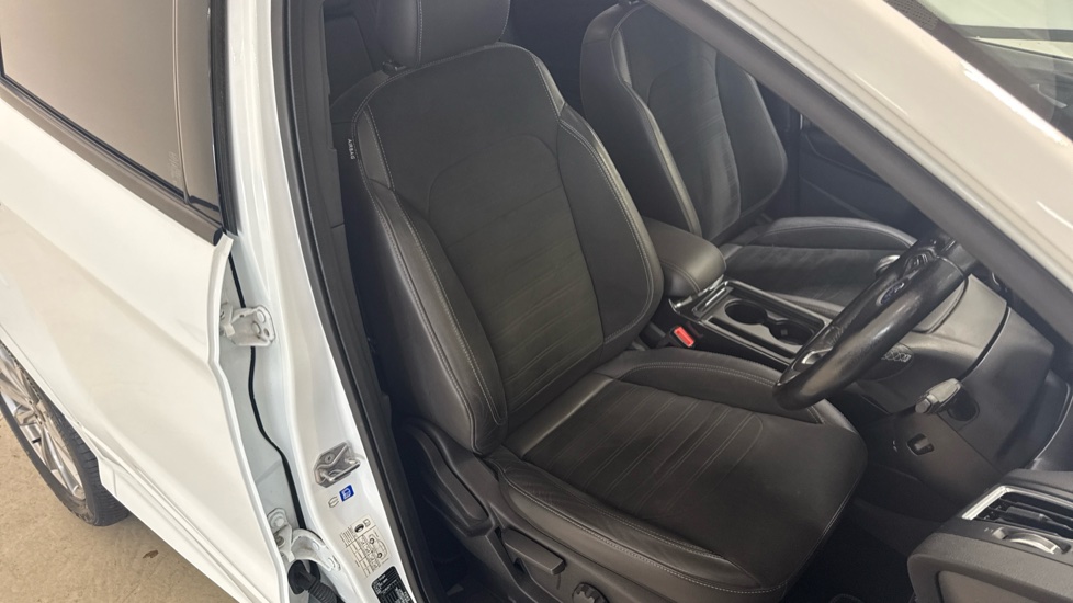 Ford Kuga 2.0 TDCi 180 ST-Line 5dr Diesel Estate - Image 49