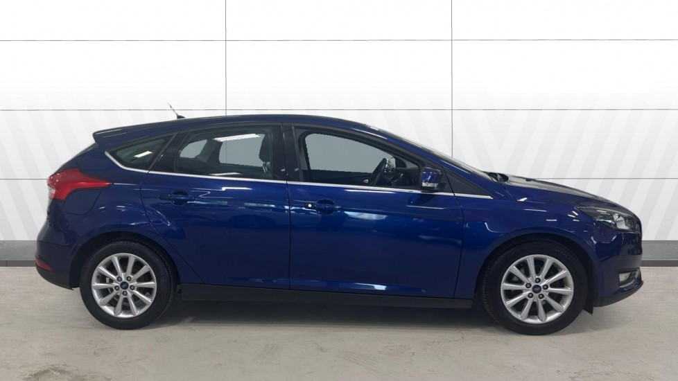 Ford Focus 1.0 EcoBoost 125 Titanium 5dr Petrol Hatchback - Image 5