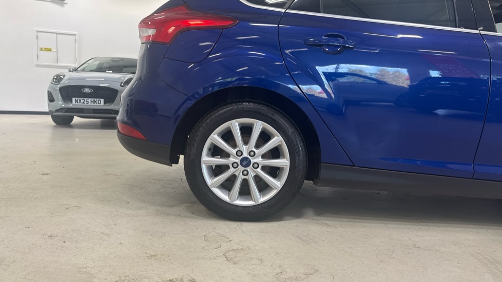 Ford Focus 1.0 EcoBoost 125 Titanium 5dr Petrol Hatchback - Image 7
