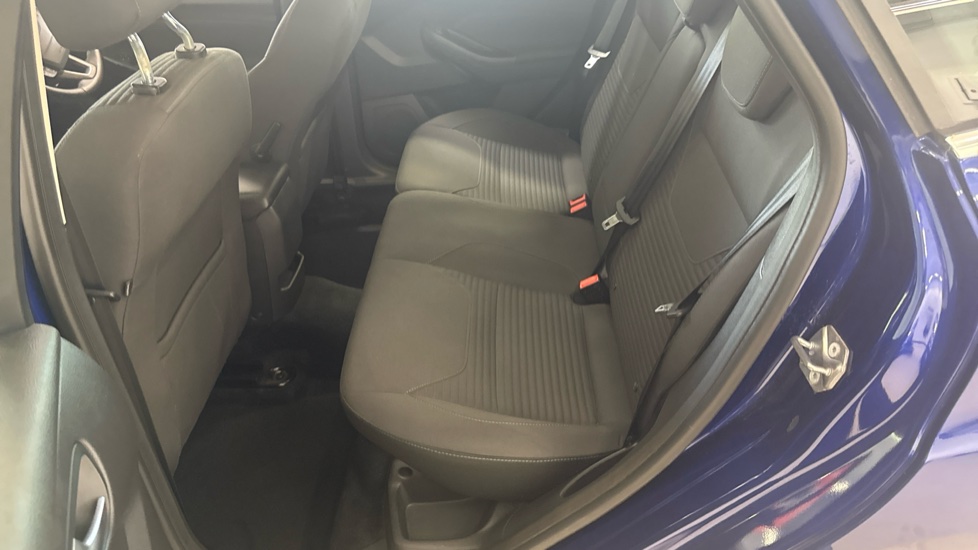 Ford Focus 1.0 EcoBoost 125 Titanium 5dr Petrol Hatchback - Image 16