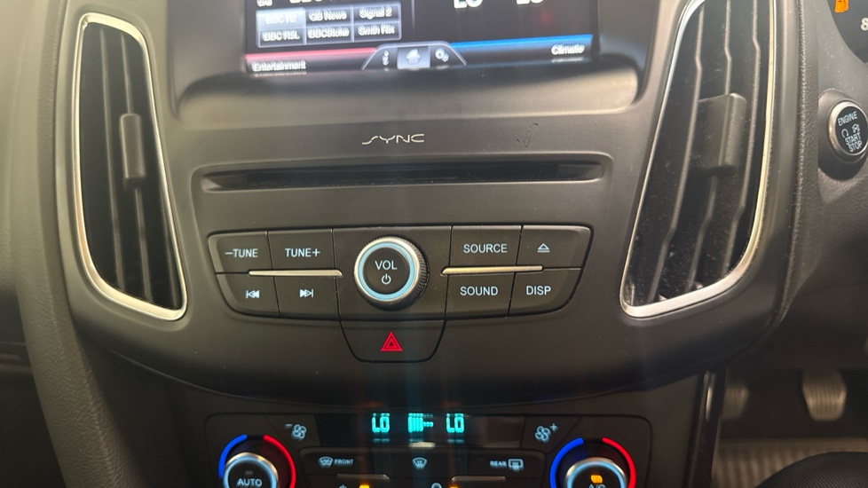 Ford Focus 1.0 EcoBoost 125 Titanium 5dr Petrol Hatchback - Image 27
