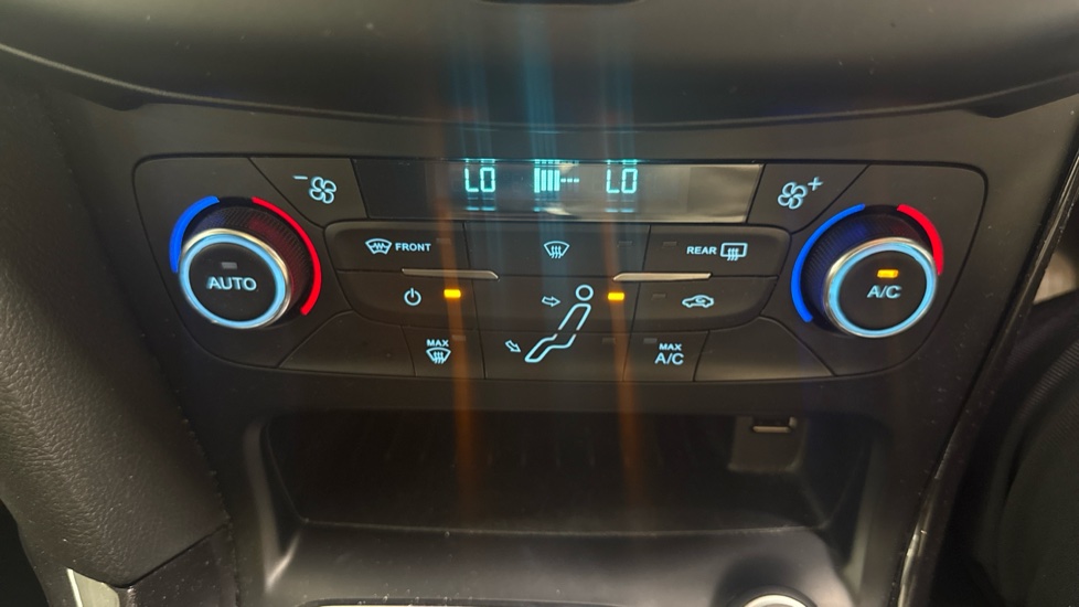 Ford Focus 1.0 EcoBoost 125 Titanium 5dr Petrol Hatchback - Image 29