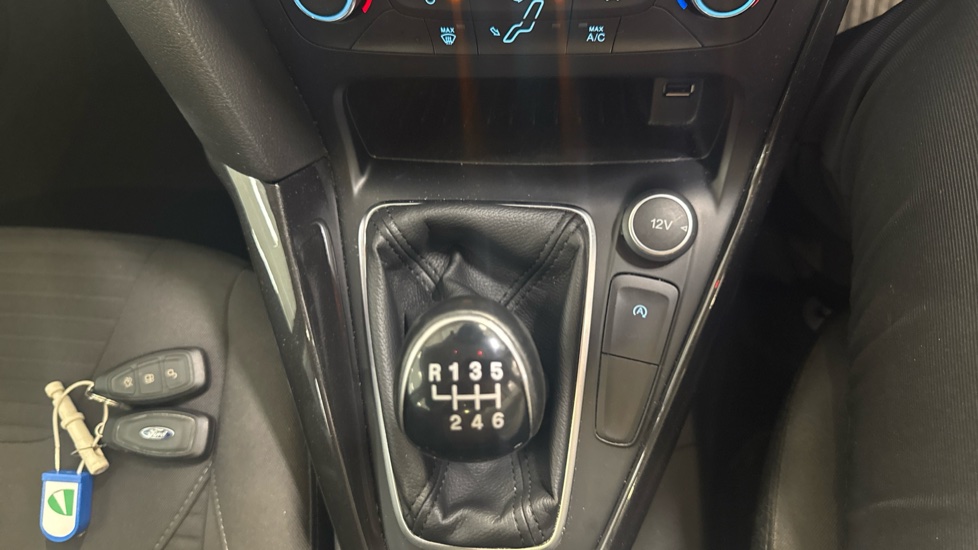 Ford Focus 1.0 EcoBoost 125 Titanium 5dr Petrol Hatchback - Image 30