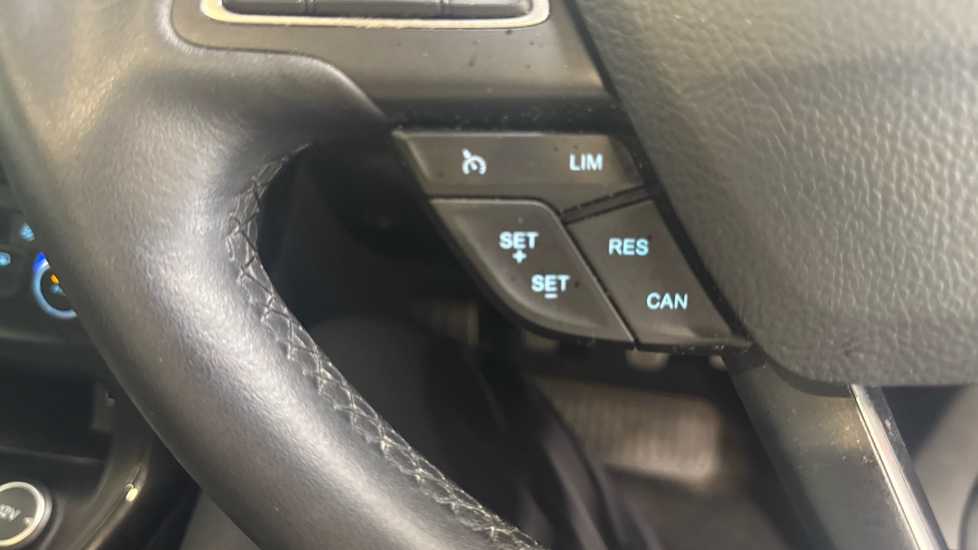 Ford Focus 1.0 EcoBoost 125 Titanium 5dr Petrol Hatchback - Image 36