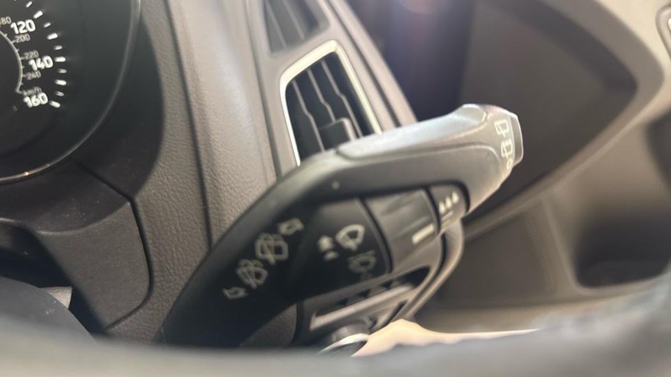 Ford Focus 1.0 EcoBoost 125 Titanium 5dr Petrol Hatchback - Image 39