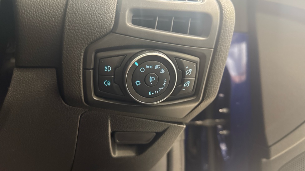 Ford Focus 1.0 EcoBoost 125 Titanium 5dr Petrol Hatchback - Image 41