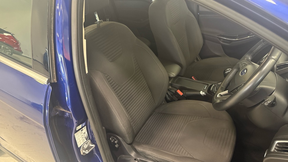 Ford Focus 1.0 EcoBoost 125 Titanium 5dr Petrol Hatchback - Image 51