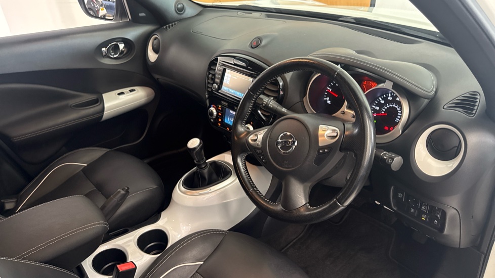 Nissan Juke 1.5 dCi Tekna 5dr Diesel Hatchback - Image 11