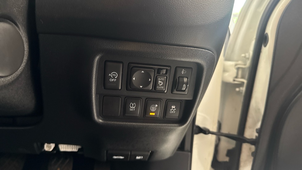 Nissan Juke 1.5 dCi Tekna 5dr Diesel Hatchback - Image 22